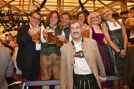 Wiesn Anstich im Schottenhamel Festzelt auf dem Oktoberfest 2025 in München