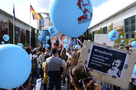 Demonstration für die Freilassung von Deniz Yücel in Berlin