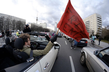 Demonstration für die Freilassung von Deniz Yücel in Berlin