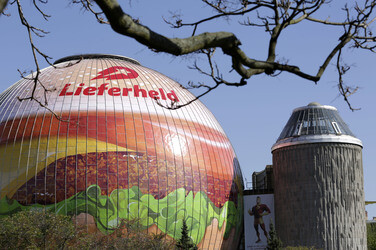 Zeiss-Großplanetarium Berlin als 30m großen Burger