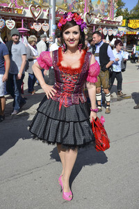 Damen-Wiesn 2015 von Unternehmerin Regine Sixt auf dem Oktoberfest in München