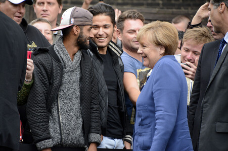 Angela Merkel besucht den Problemstadtteil Marxloh in Duisburg