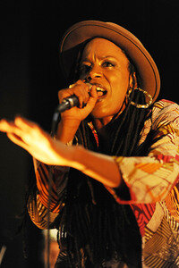 Konzert von Akua Naru in Hamburg