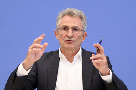 Bundespressekonferenz 'Sondervermögen für Infrastruktur - Mit Geld alleine kann man nicht bauen!' in Berlin