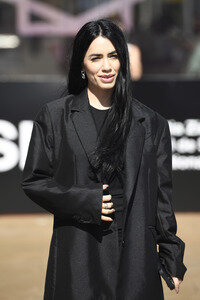 Ankunft von Lali Espósito auf dem San Sebastian International Film Festival 2025