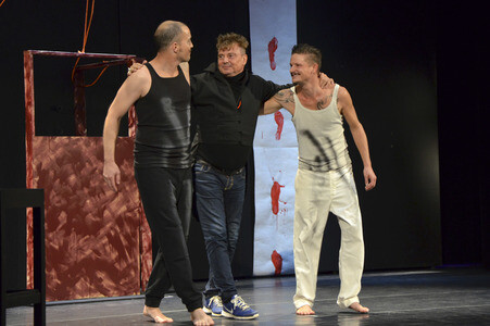 Premiere des Theaterstücks 'Zwei beste Freunde' in Ottobrunn