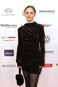 Goldene Bild der Frau 2025 in Hamburg