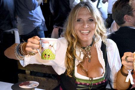 In Käfers Wiesn-Schänke beim Oktoberfest 2018 in München