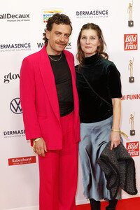 Goldene Bild der Frau 2025 in Hamburg