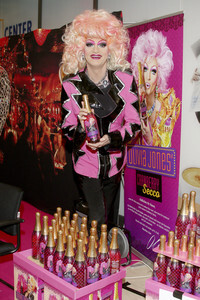 Präsentation 'Olivia Jones Cranberry Secco' in Hamburg