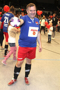 Benefiz-Fußballspiel 'Kicken mit Herz' 2017 in Hamburg