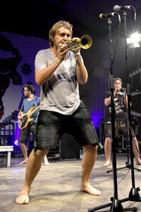 Konzert von LaBrassBanda in Grasbrunn