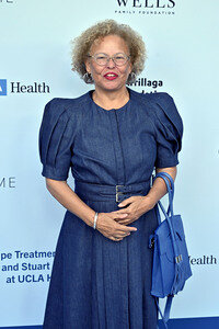 Rape Treatment Center and Stuart House Brunch mit dem Cast von 'The Pitt' in Los Angeles