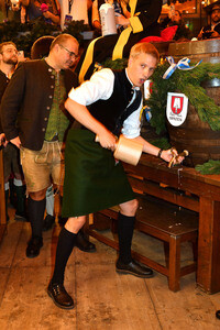 Wiesn Anstich im Schottenhamel Festzelt auf dem Oktoberfest 2026 in München