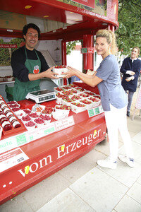 Erdbeer-Charity-Verkauf in Hamburg