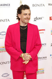 Goldene Bild der Frau 2025 in Hamburg