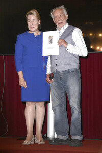 Theaterpremiere 'Der eingebildet Kranke' und 90. Geburtstag von Dieter Hallervorden in Berlin