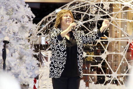 Benefizaktion mit Promi-Charity-Grillen in Berlin