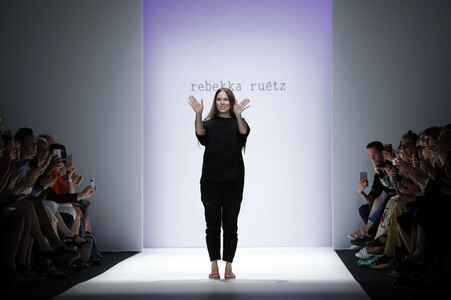 Rebekka Ruétz Fashion Show auf der Berlin Fashion Week Spring/Summer 2019