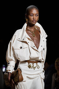 Lola Casademunt by Maite Fashion Show auf der Mercedes-Benz Fashion Week Madrid