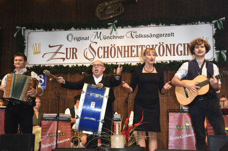 Im Volkssängerzelt bei der Eröffnung vom Oktoberfest 2018 in München