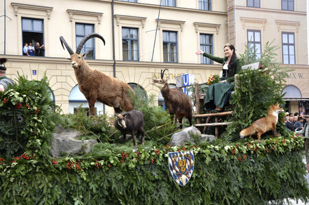 Trachten- und Schützenzug 2015 in München