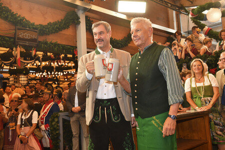 Wiesn Anstich im Schottenhamel Festzelt auf dem Oktoberfest 2025 in München