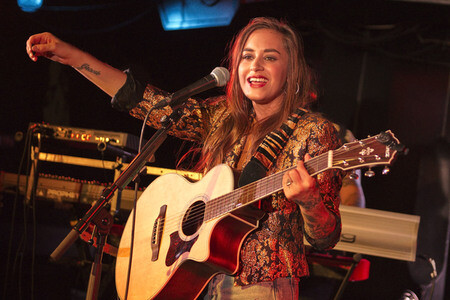 Konzert von Nina Attal in Berlin