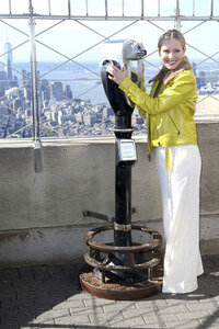 Empire State Building Lighting Ceremony mit Kristen Bell in New York