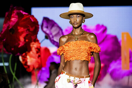 Lola Casademunt by Maite Fashion Show auf der Mercedes-Benz Fashion Week Madrid