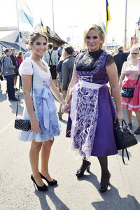 Damen-Wiesn 2015 von Unternehmerin Regine Sixt auf dem Oktoberfest in München