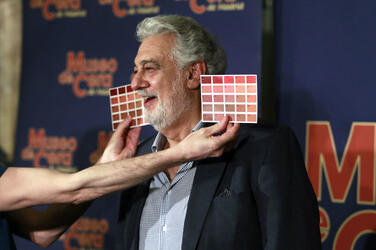 Maßnehmen von Placido Domingo im Wachsmuseum von Madrid