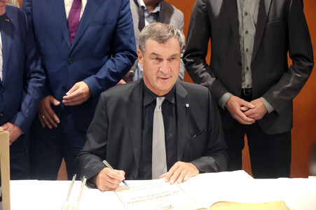 Sven Schulze und Markus Söder beim Landtagswahlkampf in Sachsen-Anhalt in Wernigerode