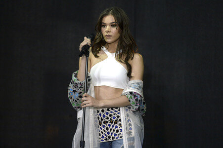 Konzert von Hailee Steinfeld in New York
