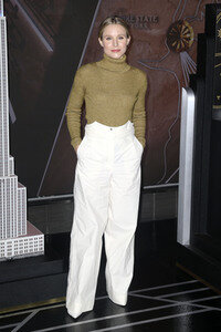 Empire State Building Lighting Ceremony mit Kristen Bell in New York