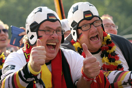 Fanmeile beim UEFA-Fußball-Europameisterschaft 2016 Spiel Deutschland gegen Nordirland in Berlin
