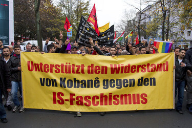 Demo für Kobane in Wedding, Berlin