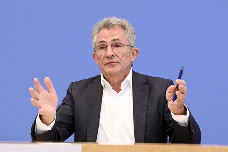 Bundespressekonferenz 'Sondervermögen für Infrastruktur - Mit Geld alleine kann man nicht bauen!' in Berlin