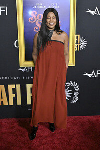 Closing Ceremony und Filmpremiere 'Song Sung Blue', AFI Fest 2025 in Los Angeles