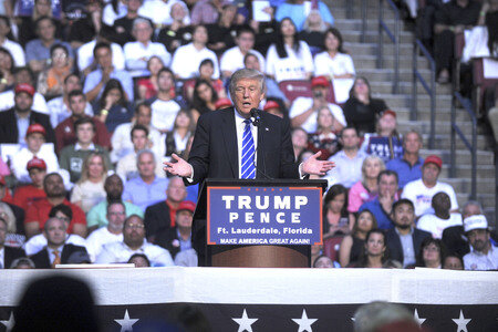 Wahlkampfveranstaltung von Donald Trump un Sunrise