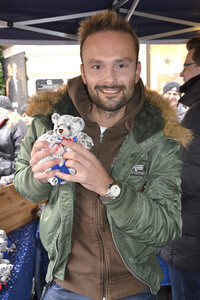 Teddybären Charity Verkauf der 'Sturm der Liebe' Stars in München