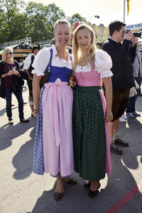 Damen-Wiesn 2015 von Unternehmerin Regine Sixt auf dem Oktoberfest in München