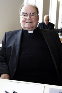 Fototermin zum Auftakt der Frühjahrsvollversammlung in Würzburg