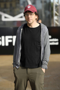 Ankunft von Jesse Eisenberg auf dem San Sebastian International Film Festival 2026