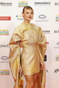 Goldene Bild der Frau 2025 in Hamburg