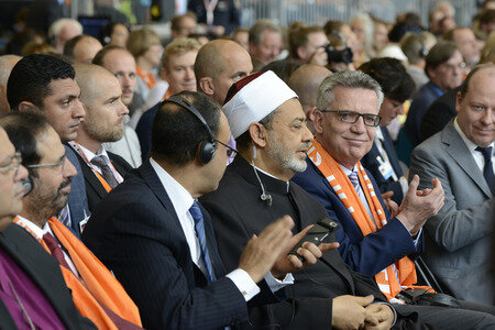 De Maizière und al-Tayyeb auf dem 36. Deutschen Evangelischen Kirchentag in Berlin