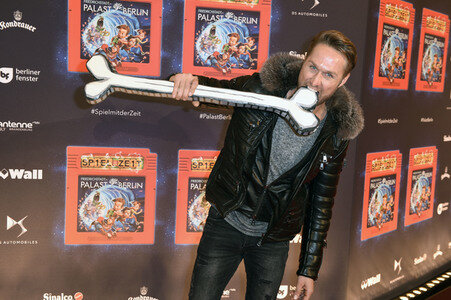 Weltpremiere 'Spiel mit der Zeit' in Berlin