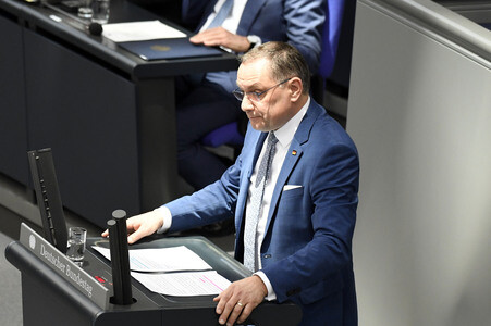 64. Sitzung des Deutschen Bundestages in Berlin