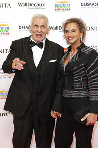 Goldene Bild der Frau 2025 in Hamburg