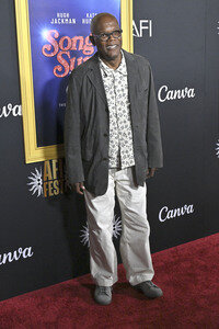 Closing Ceremony und Filmpremiere 'Song Sung Blue', AFI Fest 2025 in Los Angeles